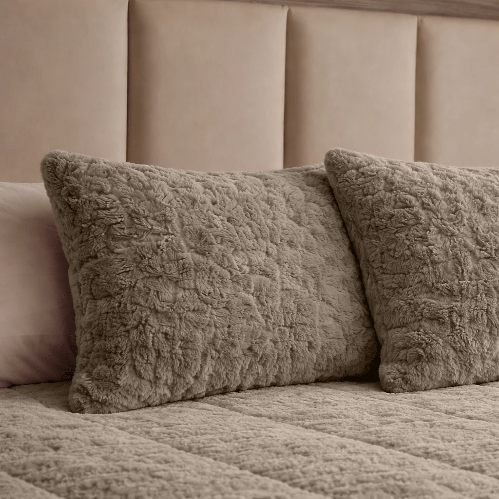 Y-NOT kussenslopen Pom Pom Fur Taupe 60x70cm 2-Pack - Image 4