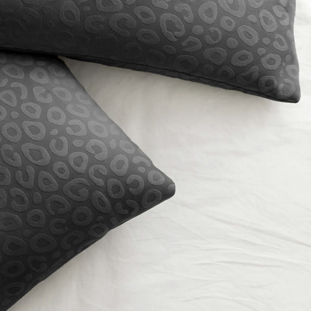 Y-NOT Kussenslopen Velvet Panther Skin Dark Grey 60x70 cm 2-pack - Image 2